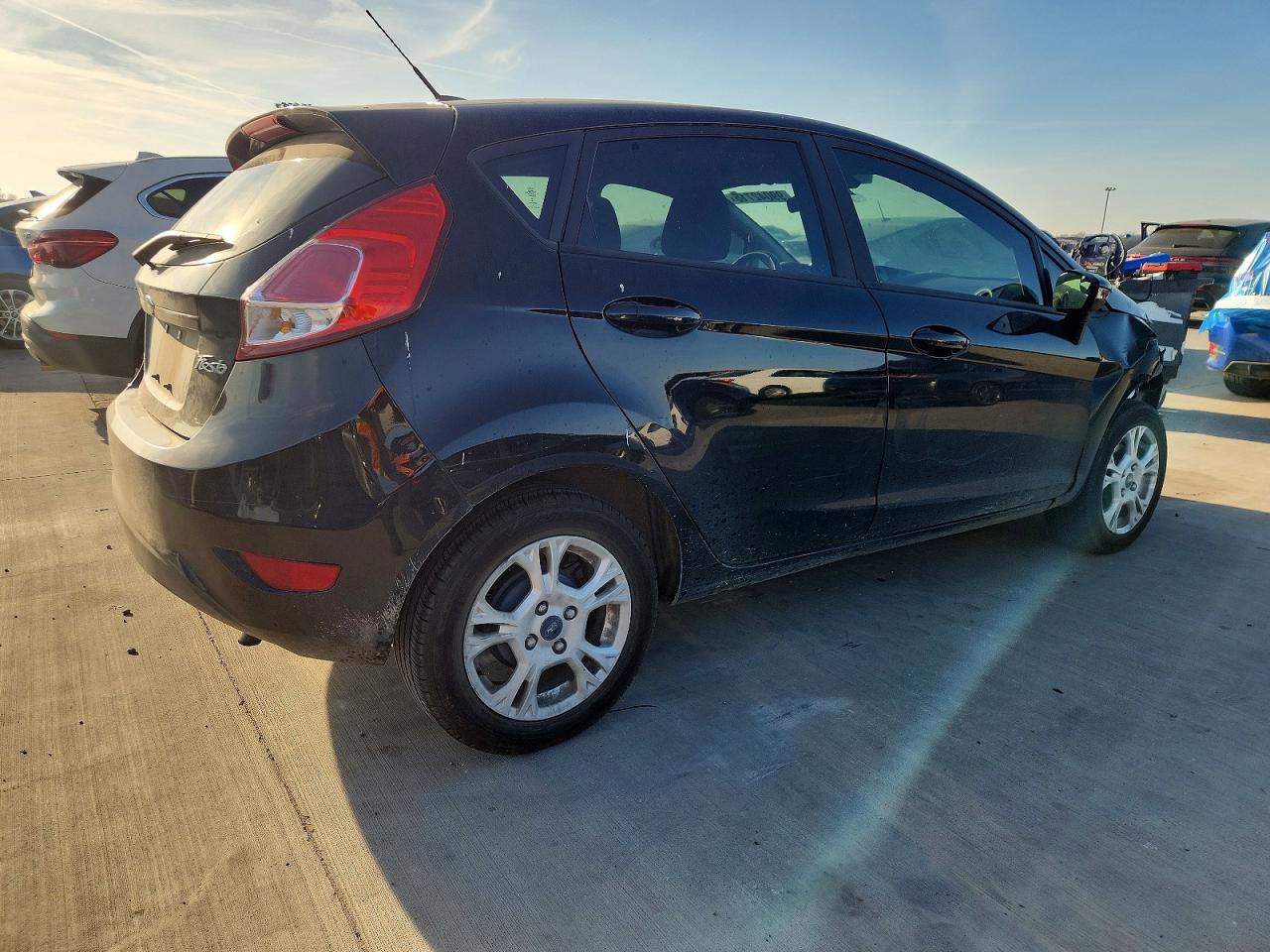 2016 FORD FIESTA SE photo 5