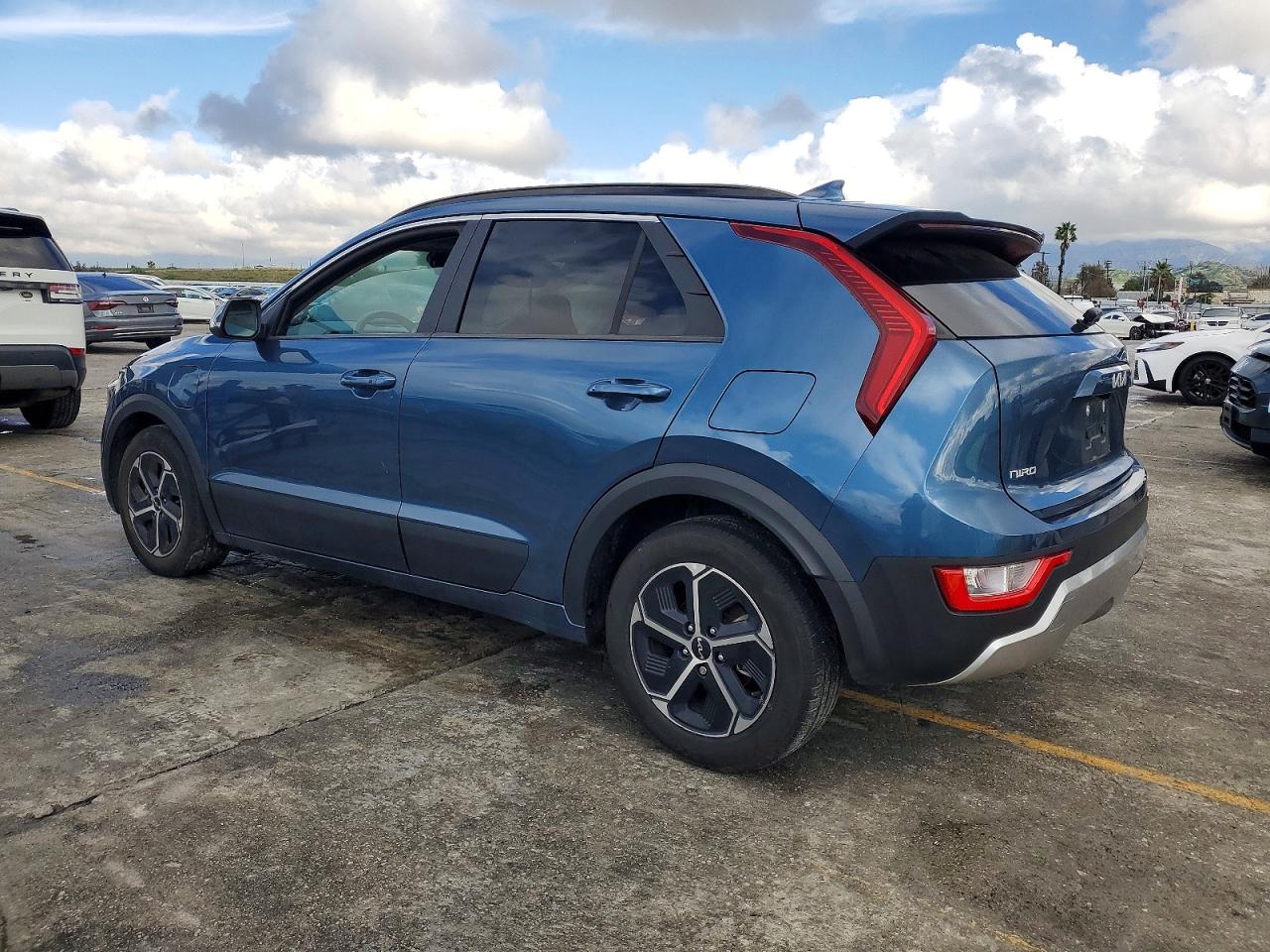 2024 KIA NIRO EX photo 2