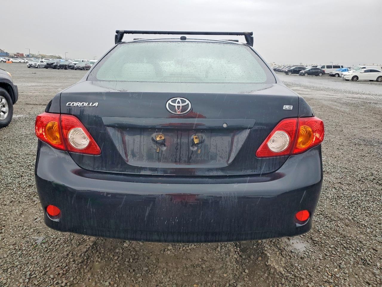 2010 TOYOTA COROLLA photo 6