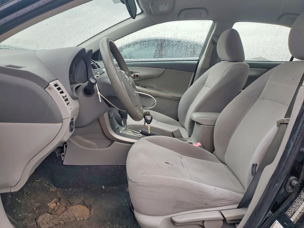 2010 TOYOTA COROLLA photo 7