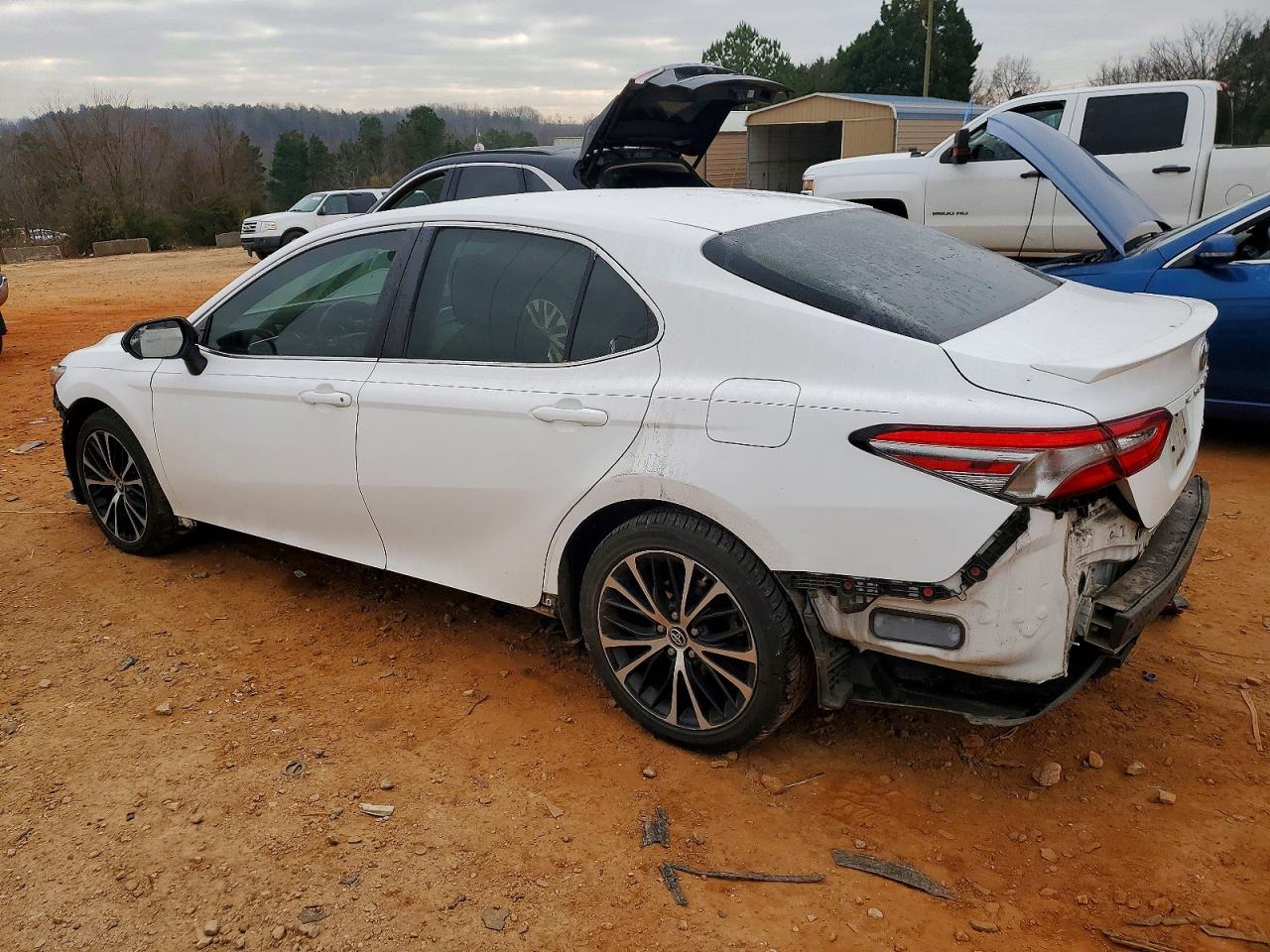2018 TOYOTA CAMRY L photo 2