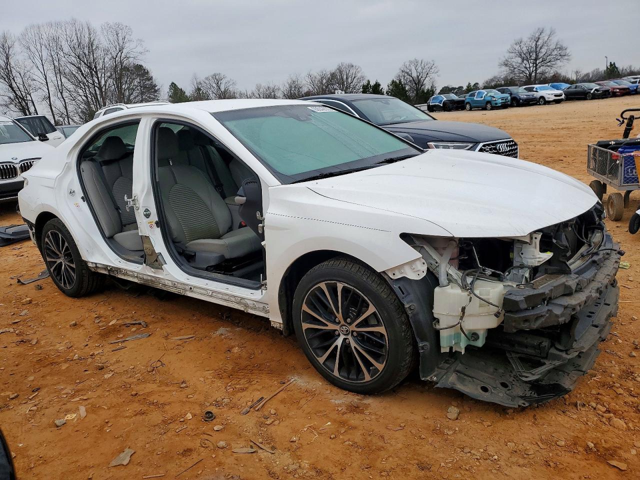 2018 TOYOTA CAMRY L photo 4