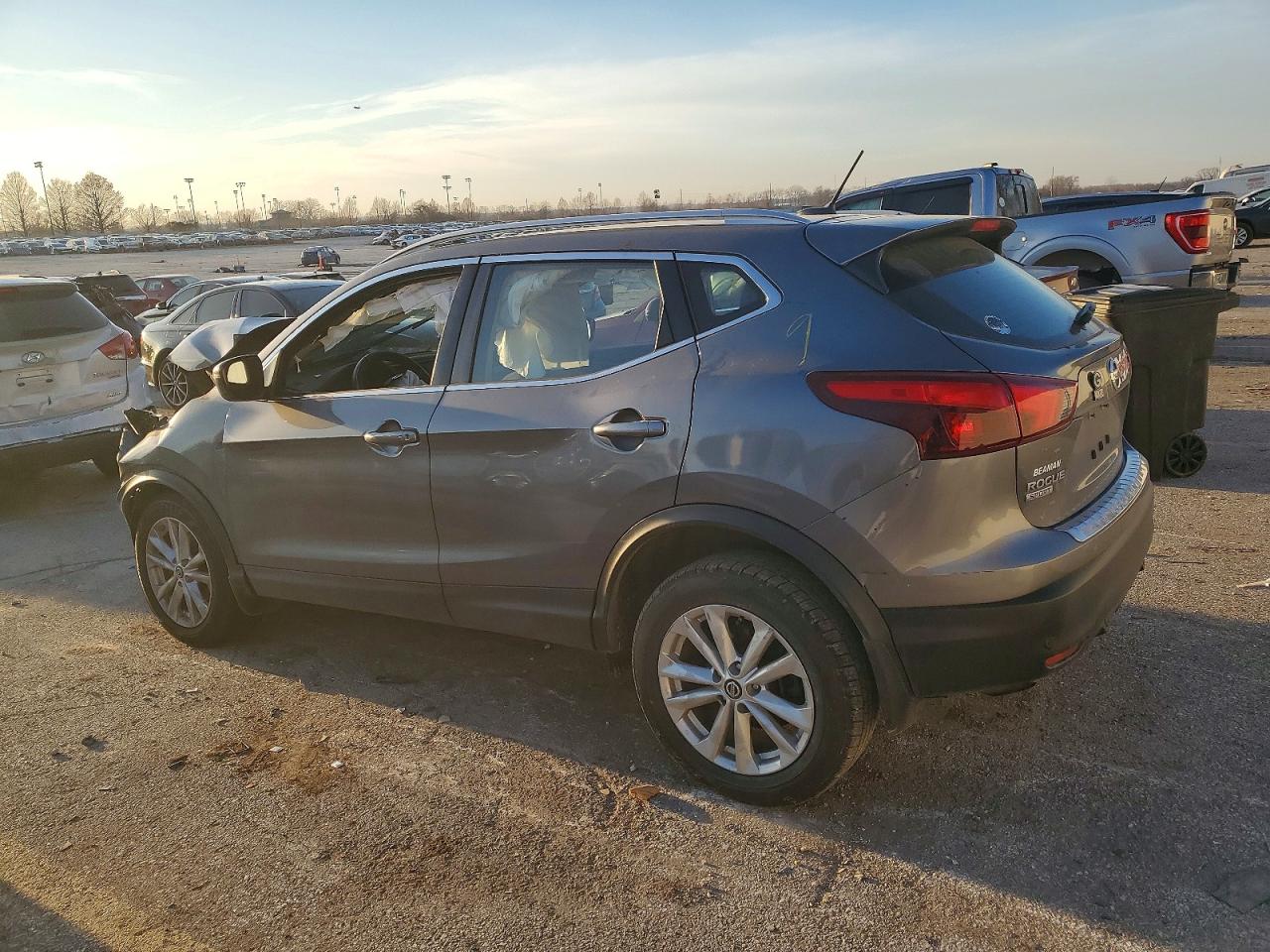 2019 NISSAN ROGUE SPORT S photo 2