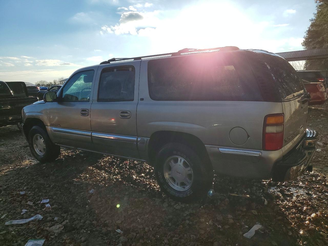 2002 GMC YUKON XL C1500 photo 2