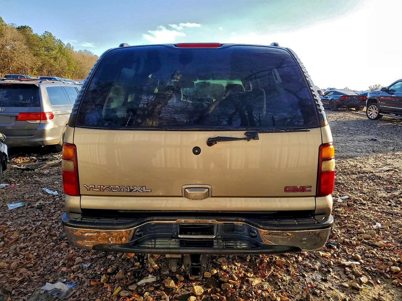 2002 GMC YUKON XL C1500 photo 6