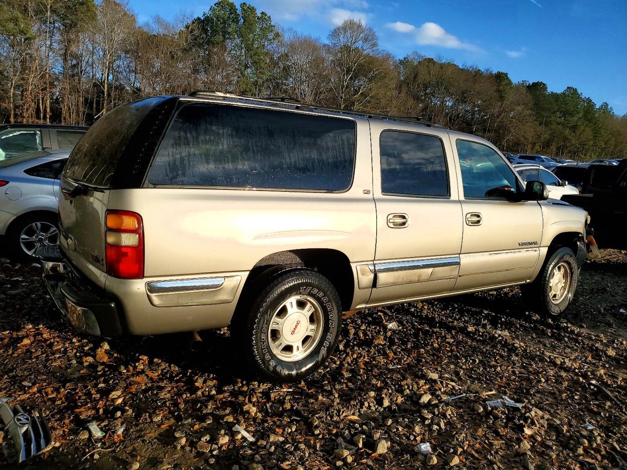 2002 GMC YUKON XL C1500 photo 3