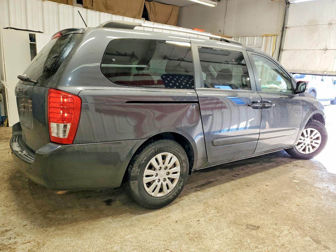 2012 KIA SEDONA LX photo 3
