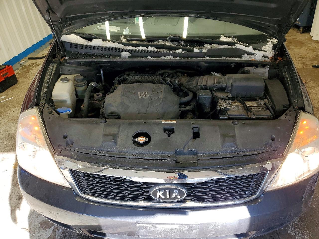 2012 KIA SEDONA LX photo 12
