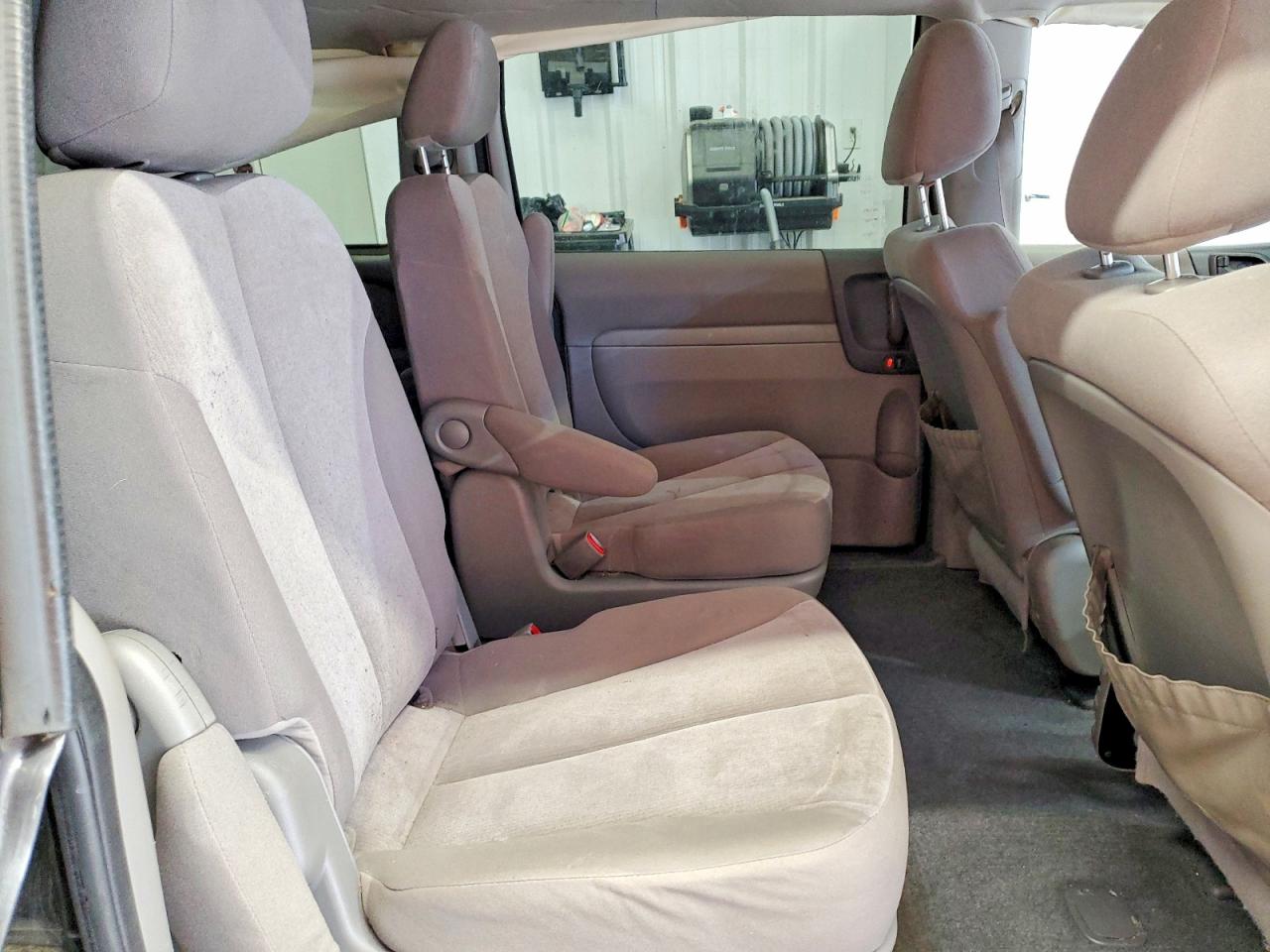 2012 KIA SEDONA LX photo 11