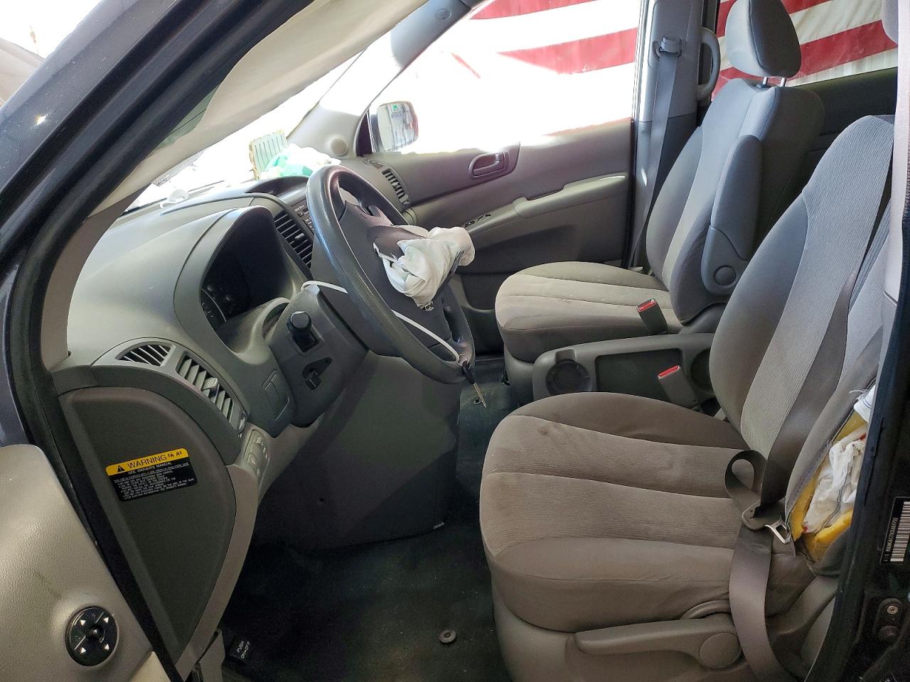 2012 KIA SEDONA LX photo 7