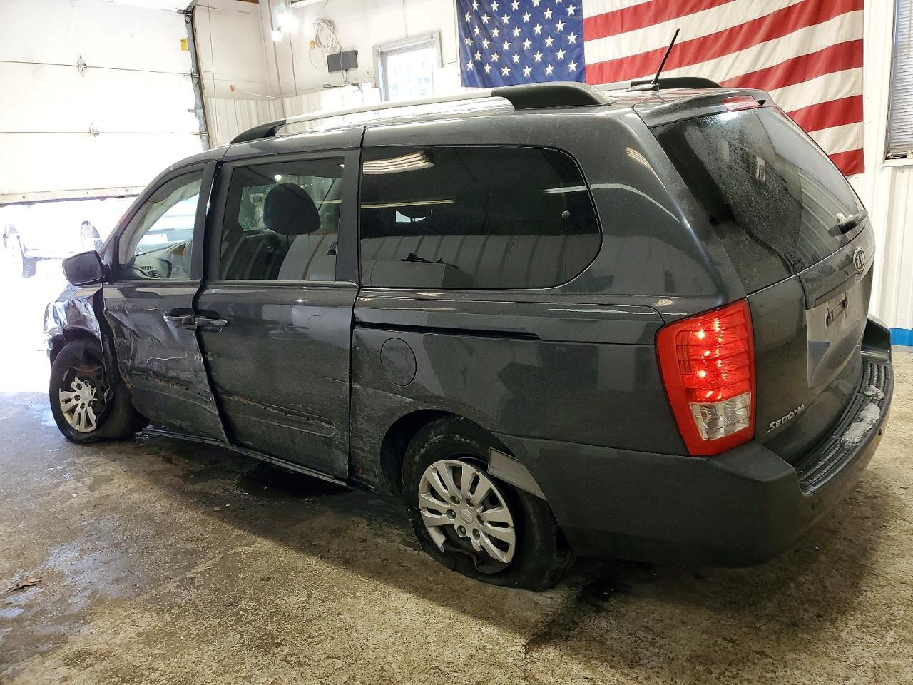 2012 KIA SEDONA LX photo 2