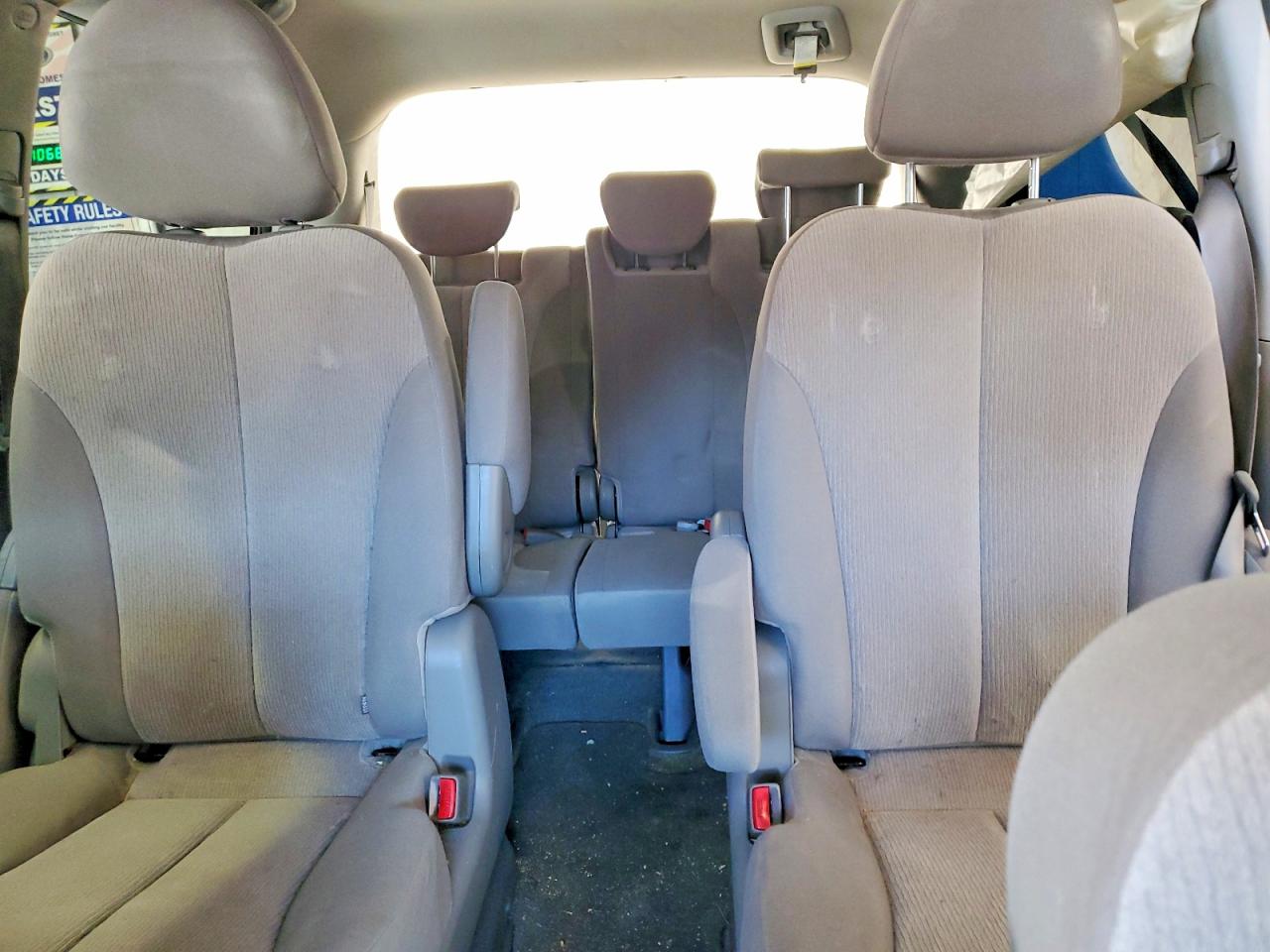 2012 KIA SEDONA LX photo 10