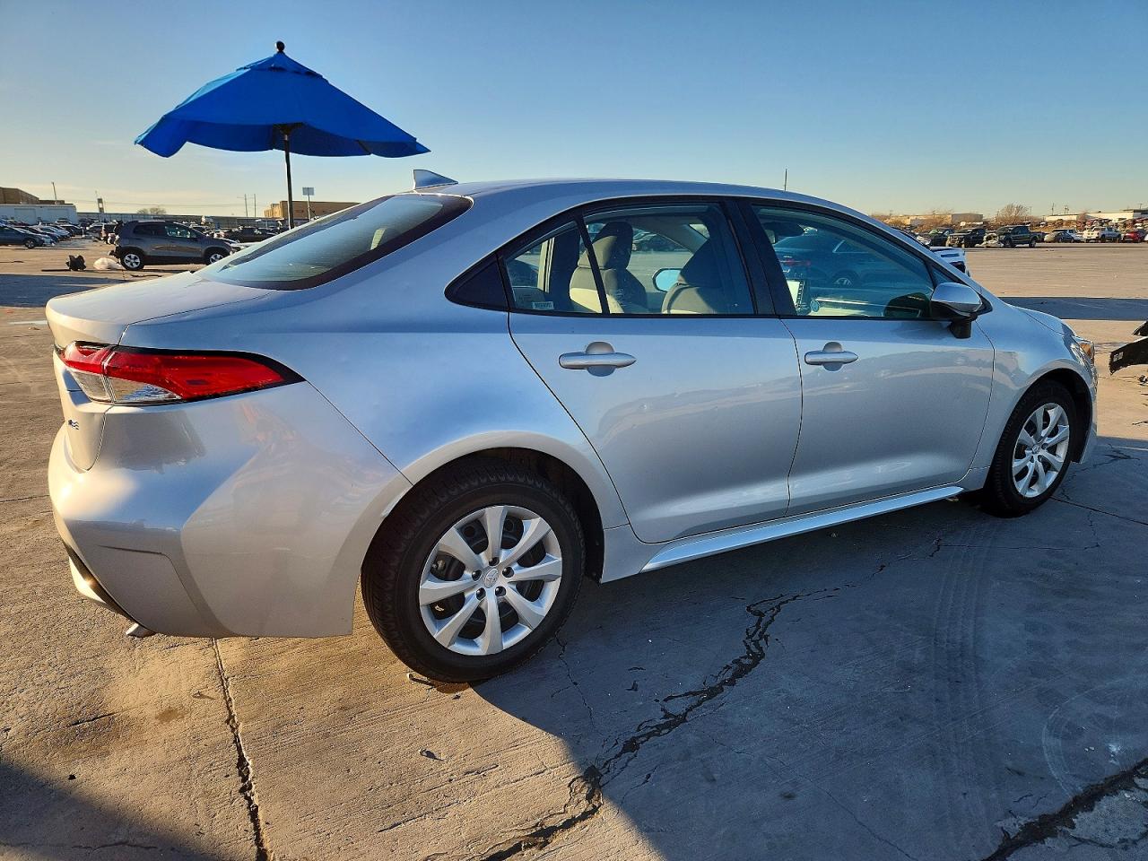 2022 TOYOTA COROLLA LE photo 3