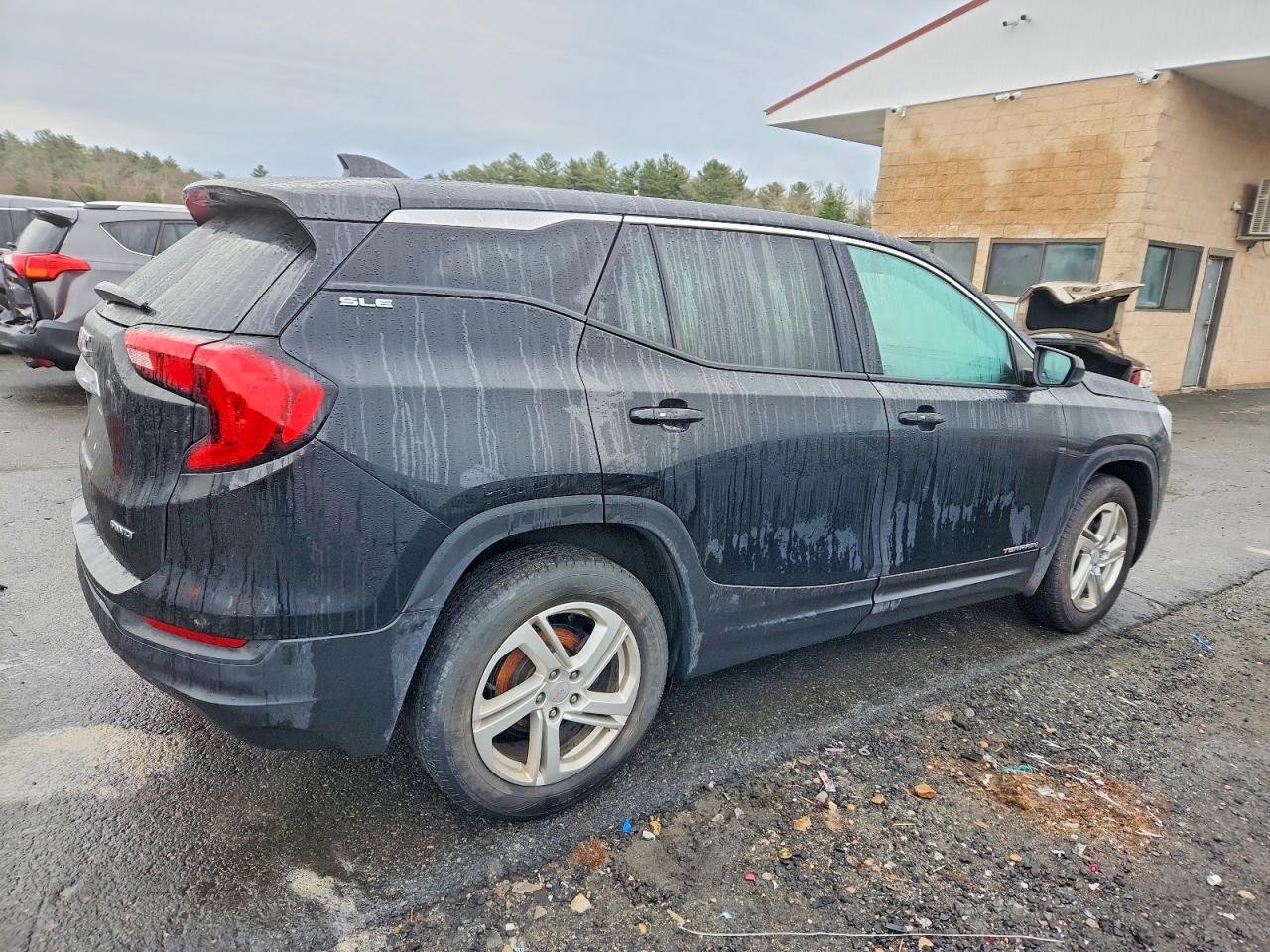 2018 GMC TERRAIN SLE photo 3