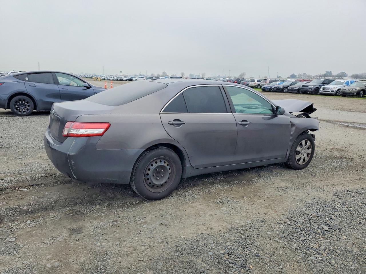 2010 TOYOTA CAMRY BASE photo 3