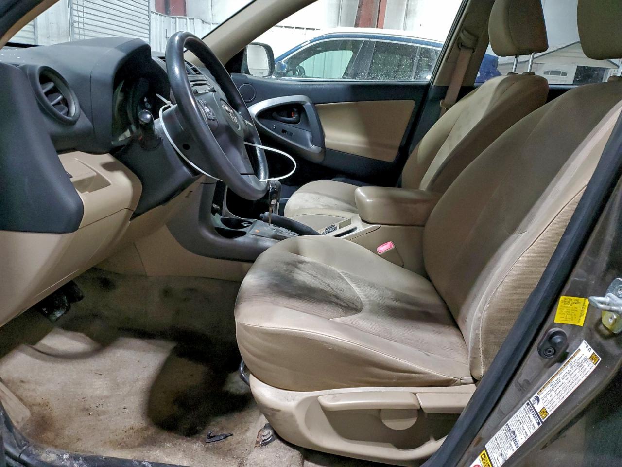 2012 TOYOTA RAV4 photo 13