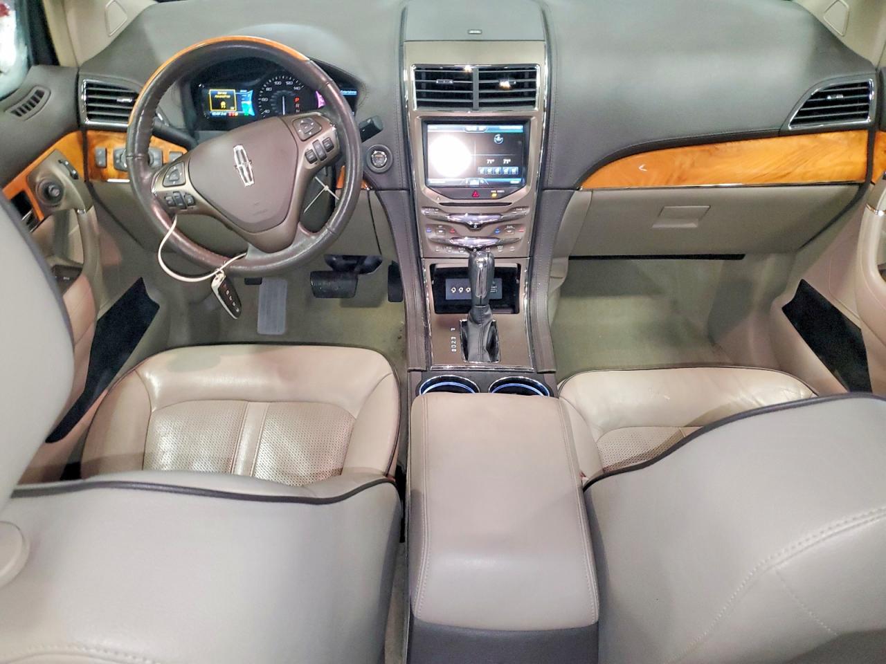 2013 LINCOLN TOWNHOUSE MKX photo 8