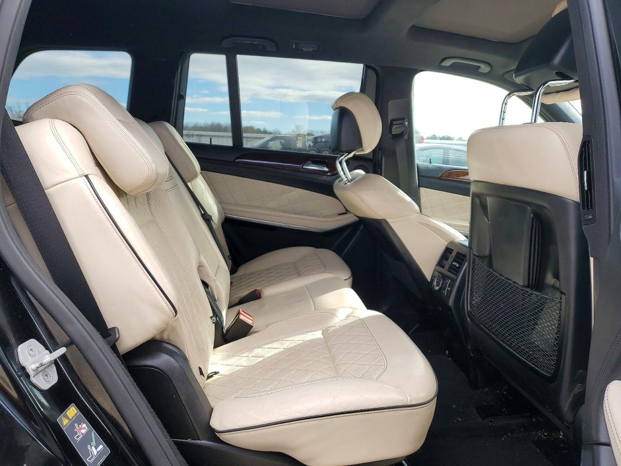 2015 MERCEDES-BENZ GL 550 4MATIC photo 11