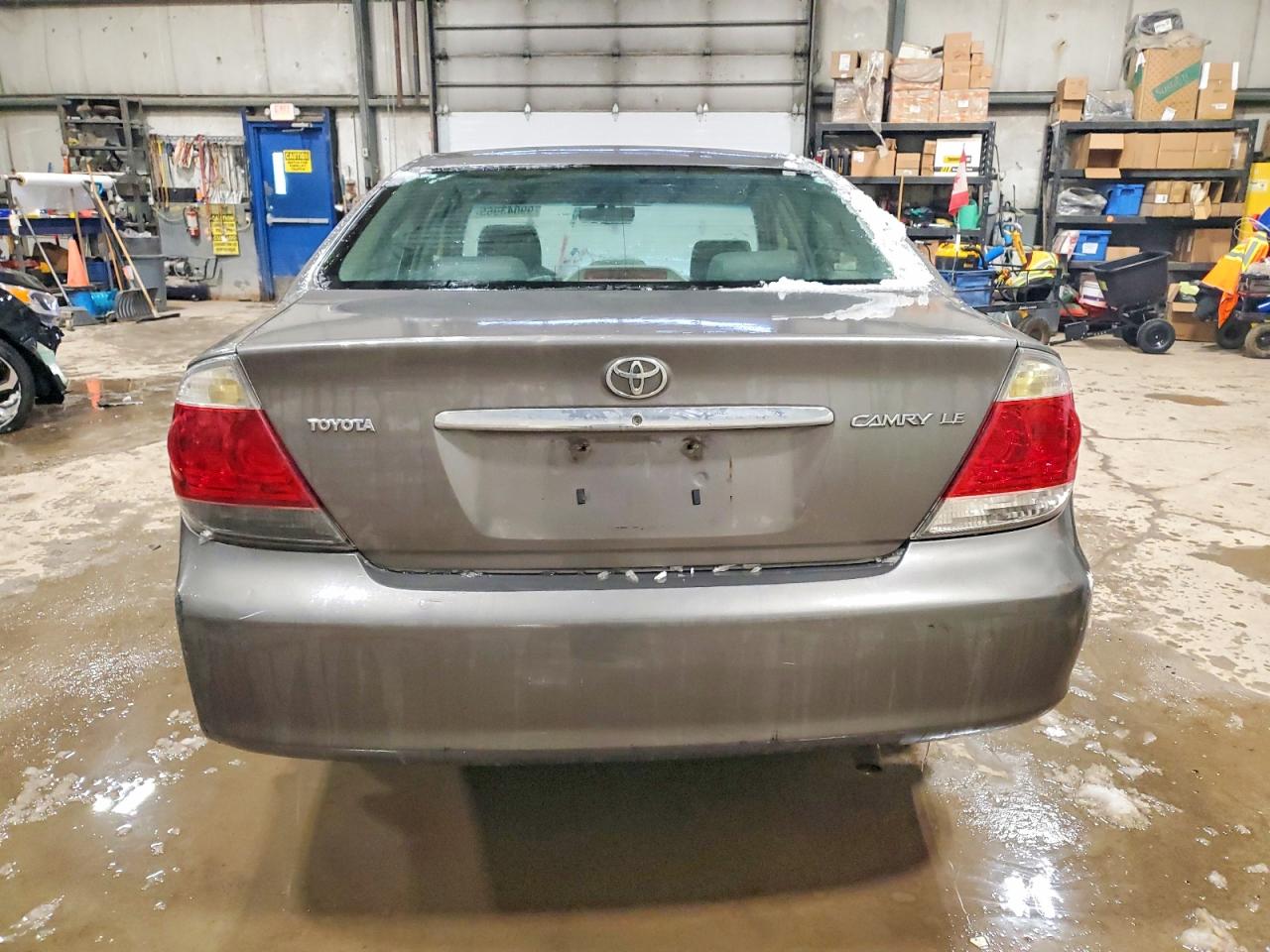 2005 TOYOTA CAMRY LE photo 6