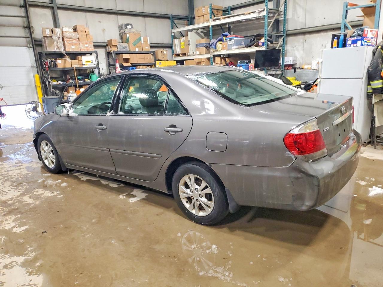 2005 TOYOTA CAMRY LE photo 2