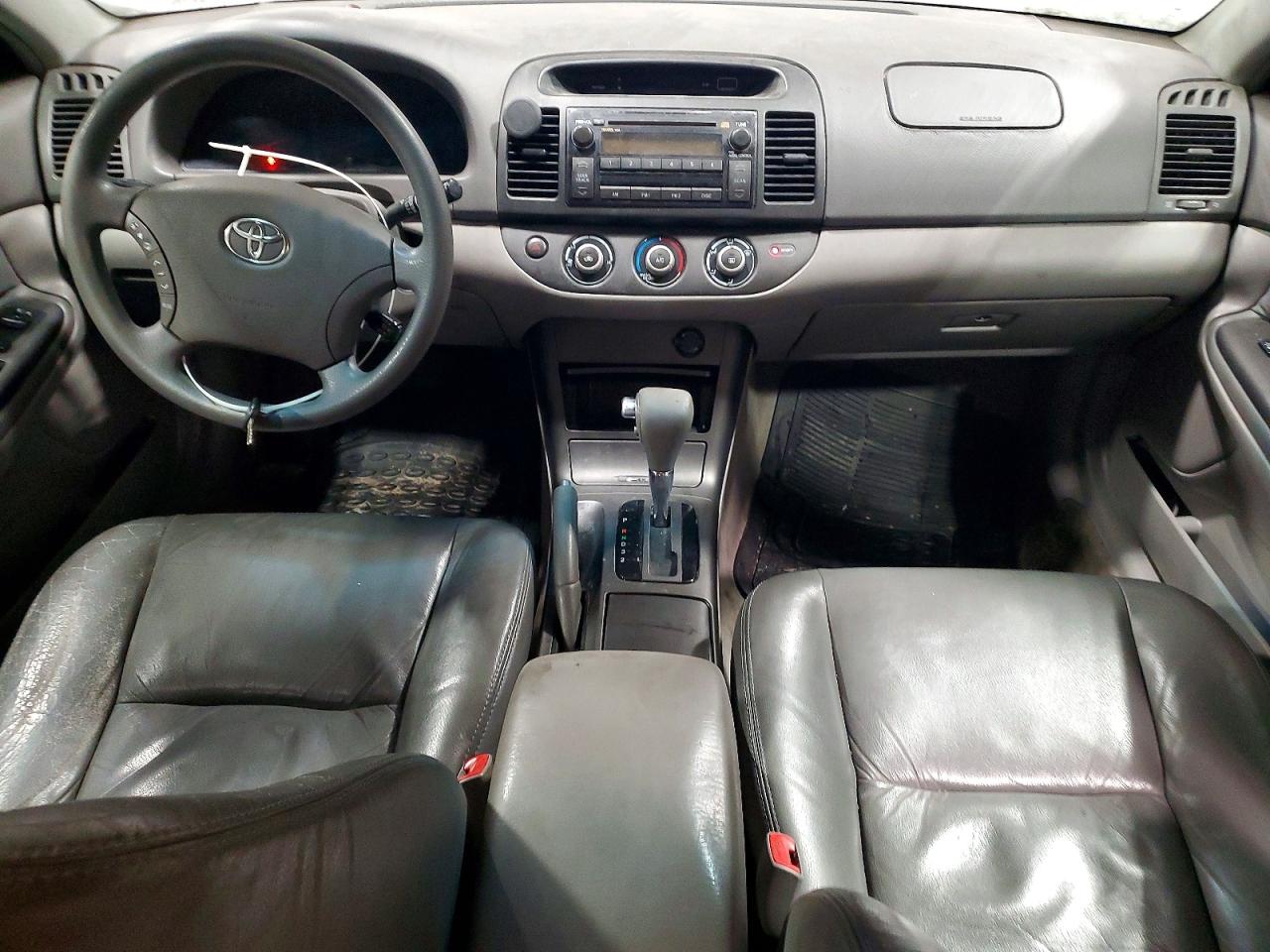2005 TOYOTA CAMRY LE photo 8