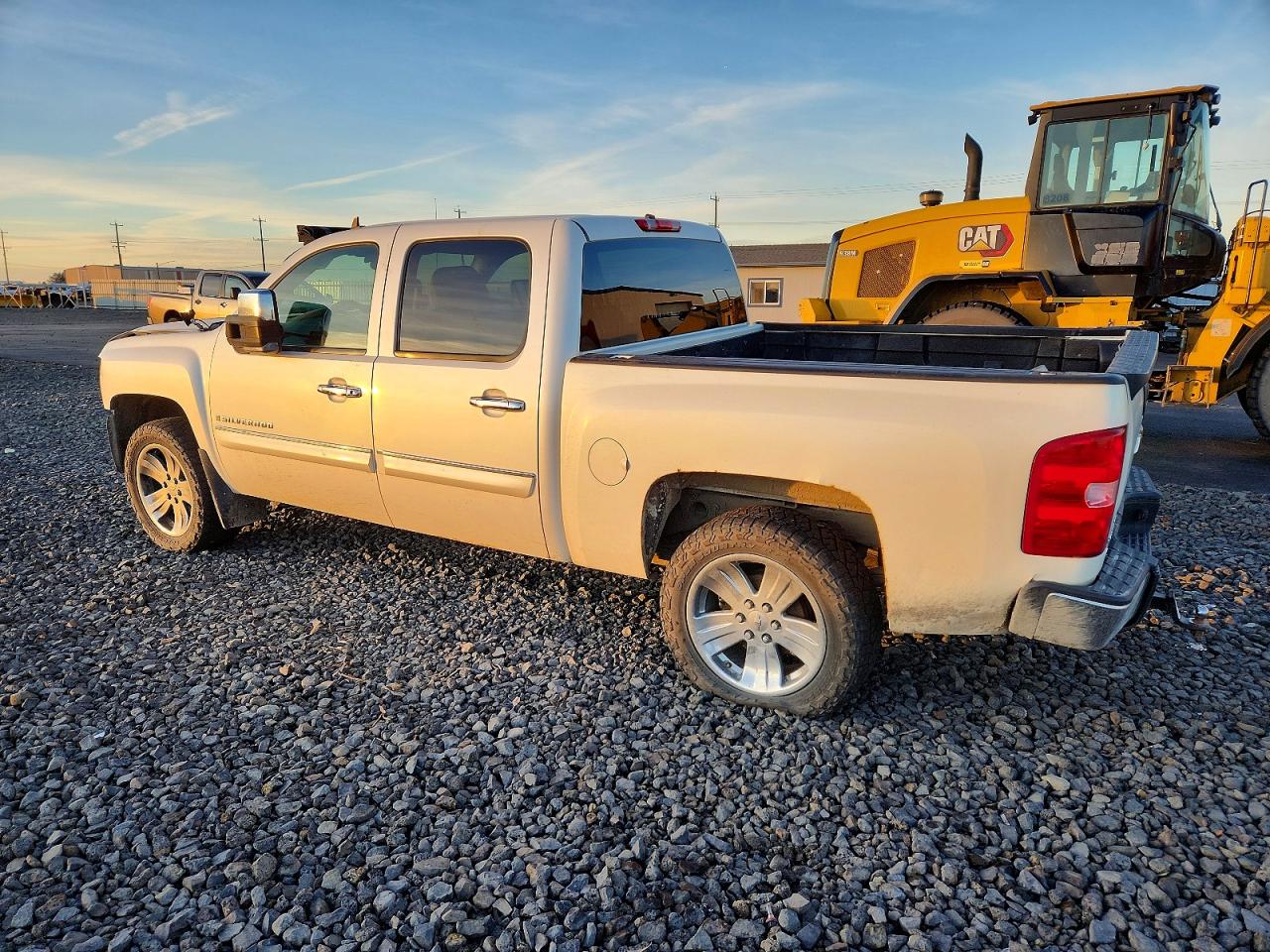 2009 CHEVROLET SILVERADO K1500 photo 2