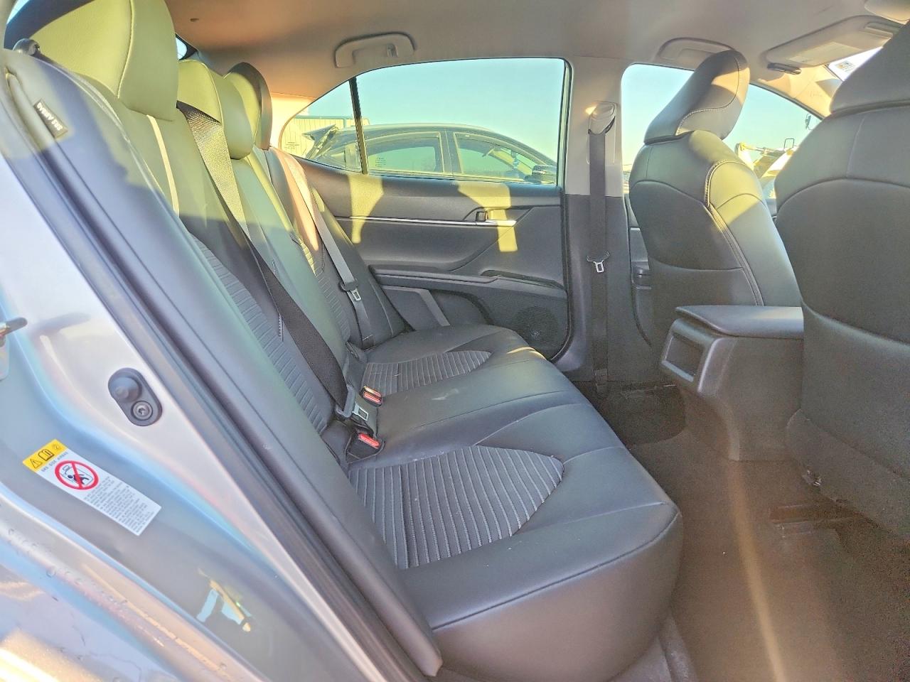 2019 TOYOTA CAMRY SE photo 10