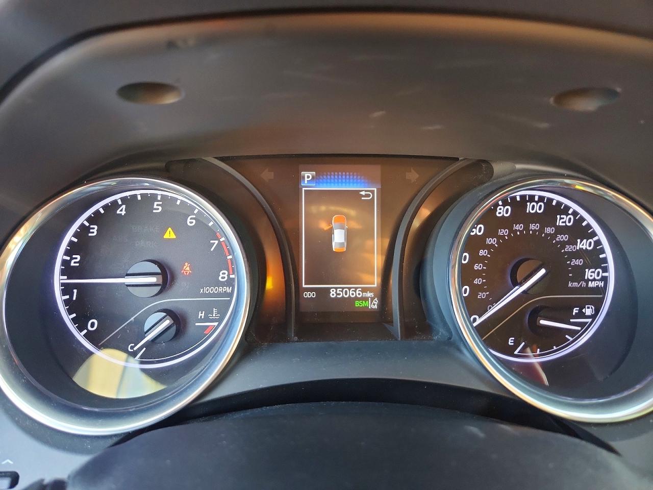 2019 TOYOTA CAMRY SE photo 9