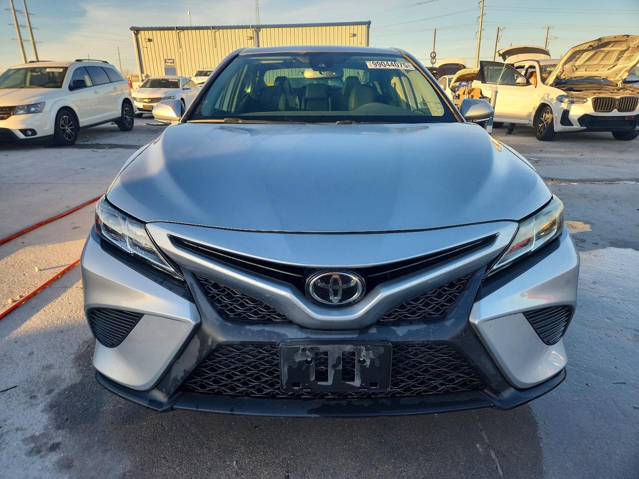 2019 TOYOTA CAMRY SE photo 5