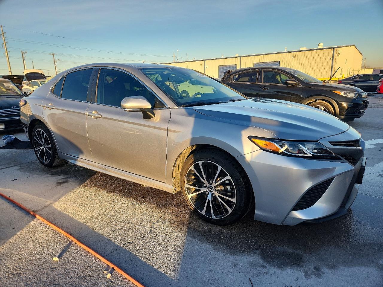 2019 TOYOTA CAMRY SE photo 4