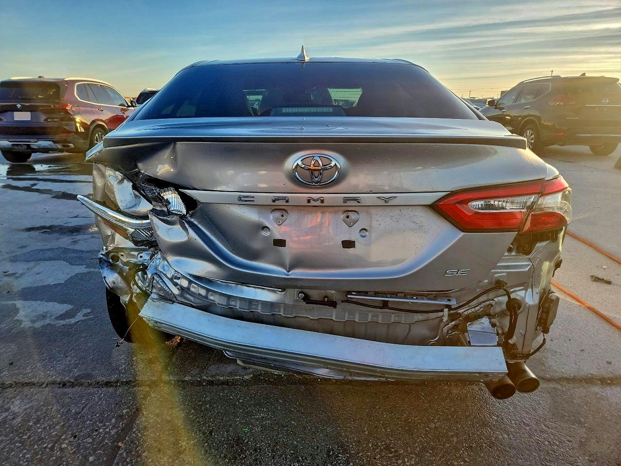 2019 TOYOTA CAMRY SE photo 6