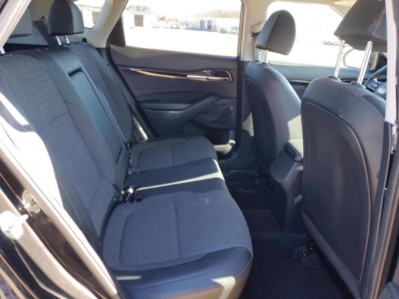 2021 KIA SELTOS S photo 19