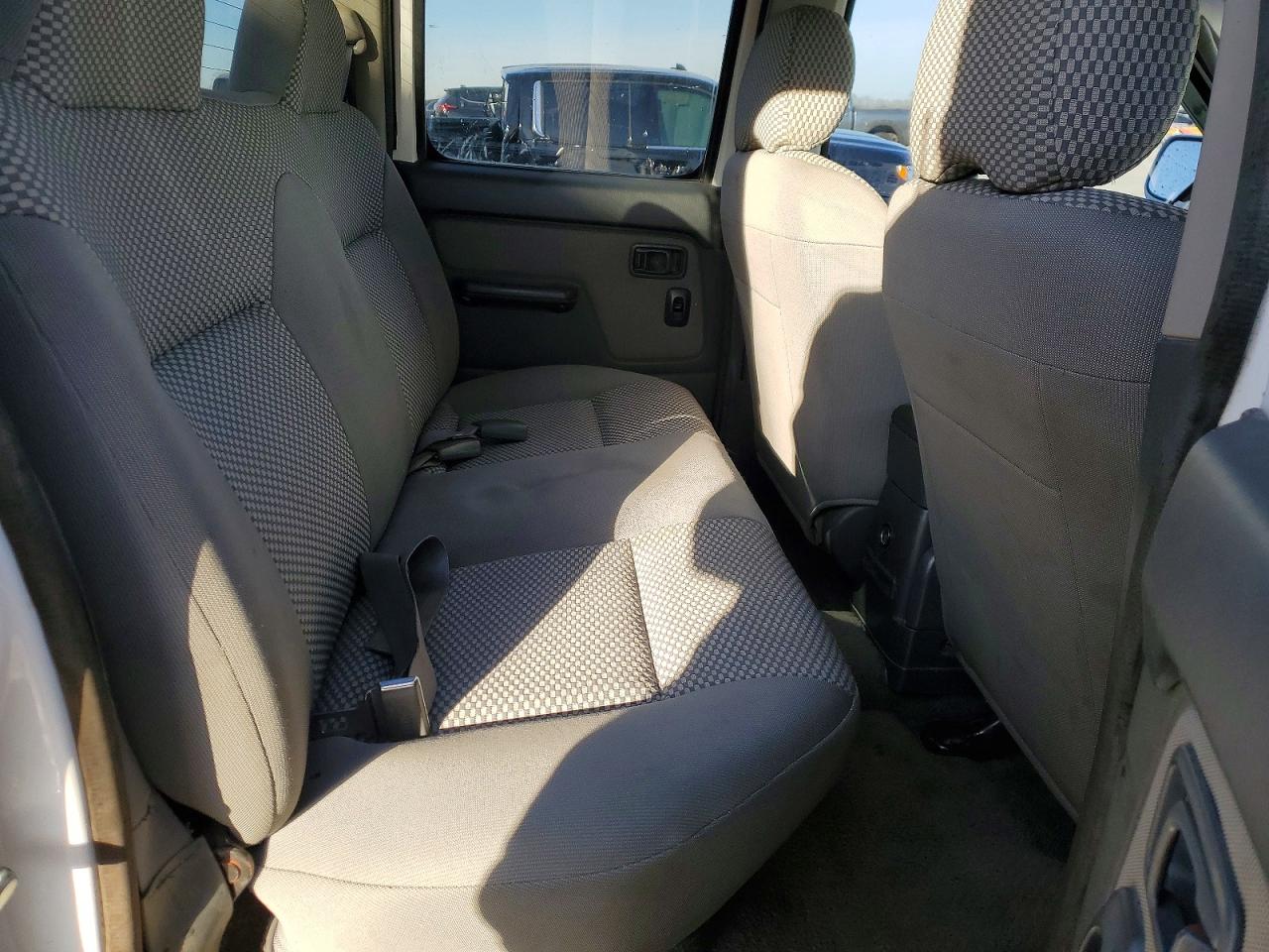 2002 NISSAN FRONTIER CREW CAB XE photo 10