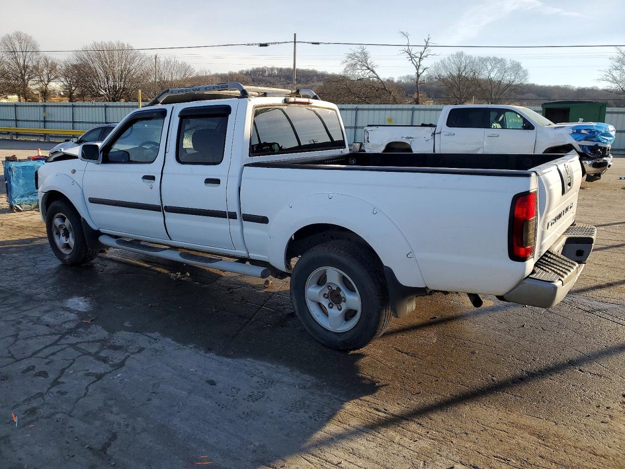 2002 NISSAN FRONTIER CREW CAB XE photo 2