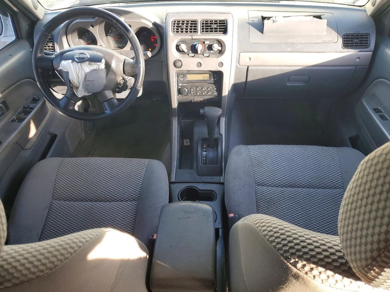 2002 NISSAN FRONTIER CREW CAB XE photo 8