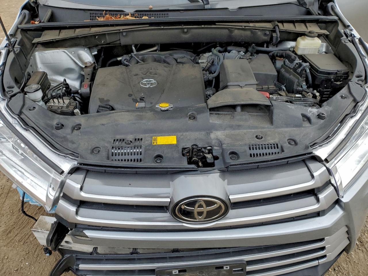 2017 TOYOTA HIGHLANDER SE photo 23