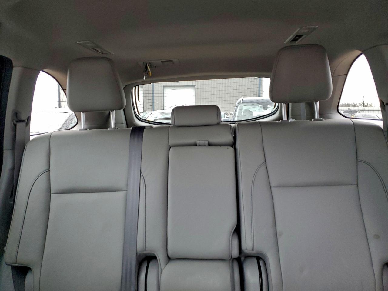 2017 TOYOTA HIGHLANDER SE photo 19