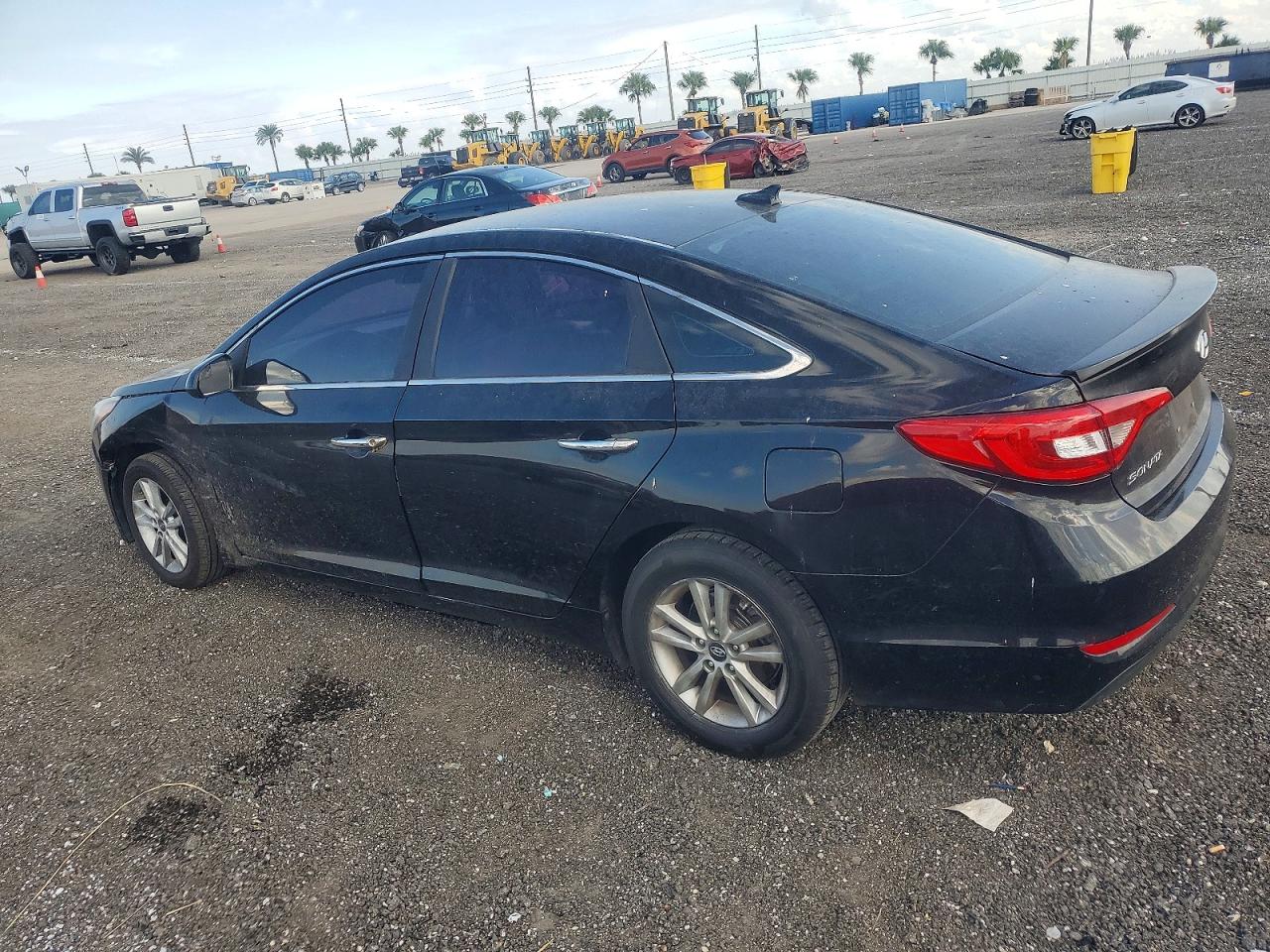 2015 HYUNDAI SONATA SE photo 2