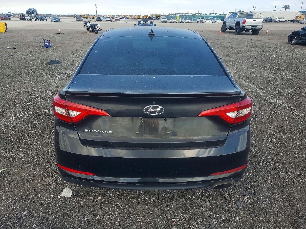 2015 HYUNDAI SONATA SE photo 6