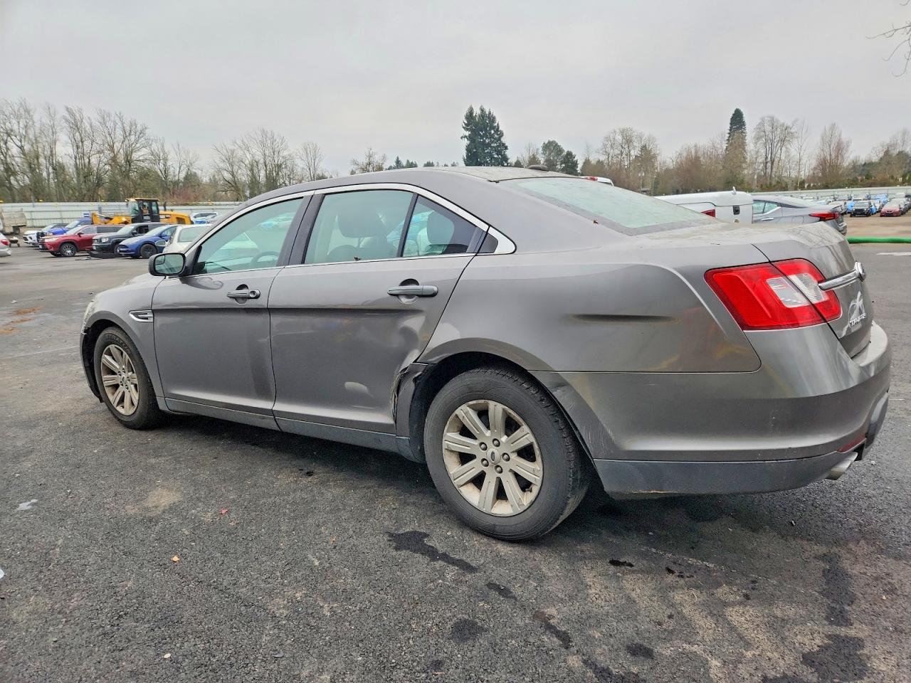 2012 FORD TAURUS SE photo 2