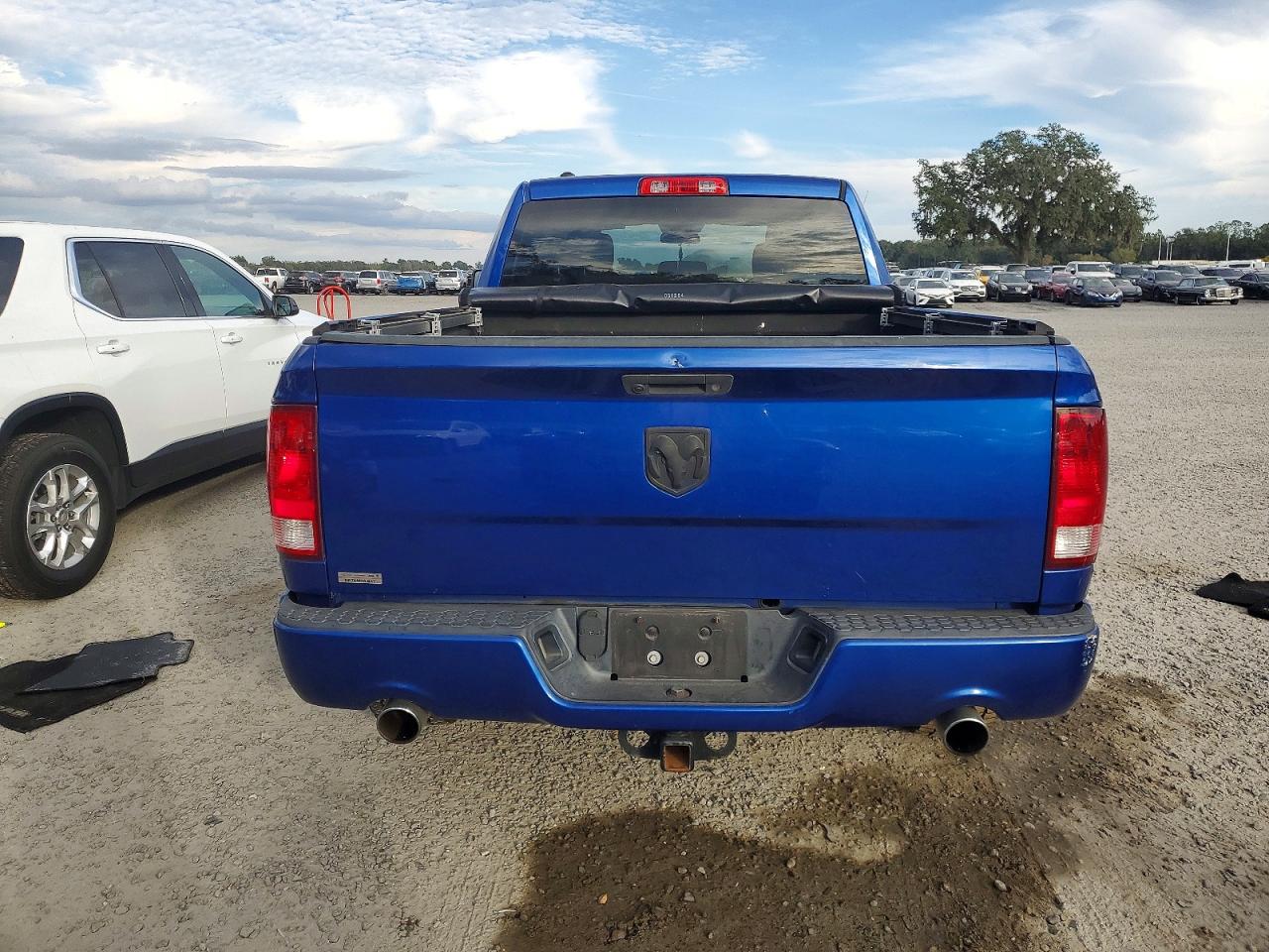 2017 RAM 1500 ST photo 6
