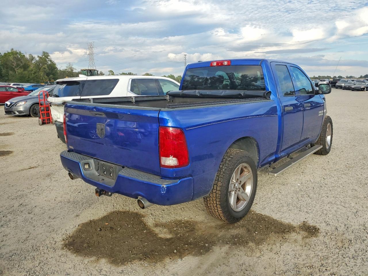 2017 RAM 1500 ST photo 3