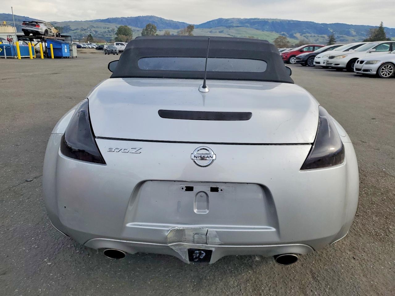 2010 NISSAN 370Z photo 6