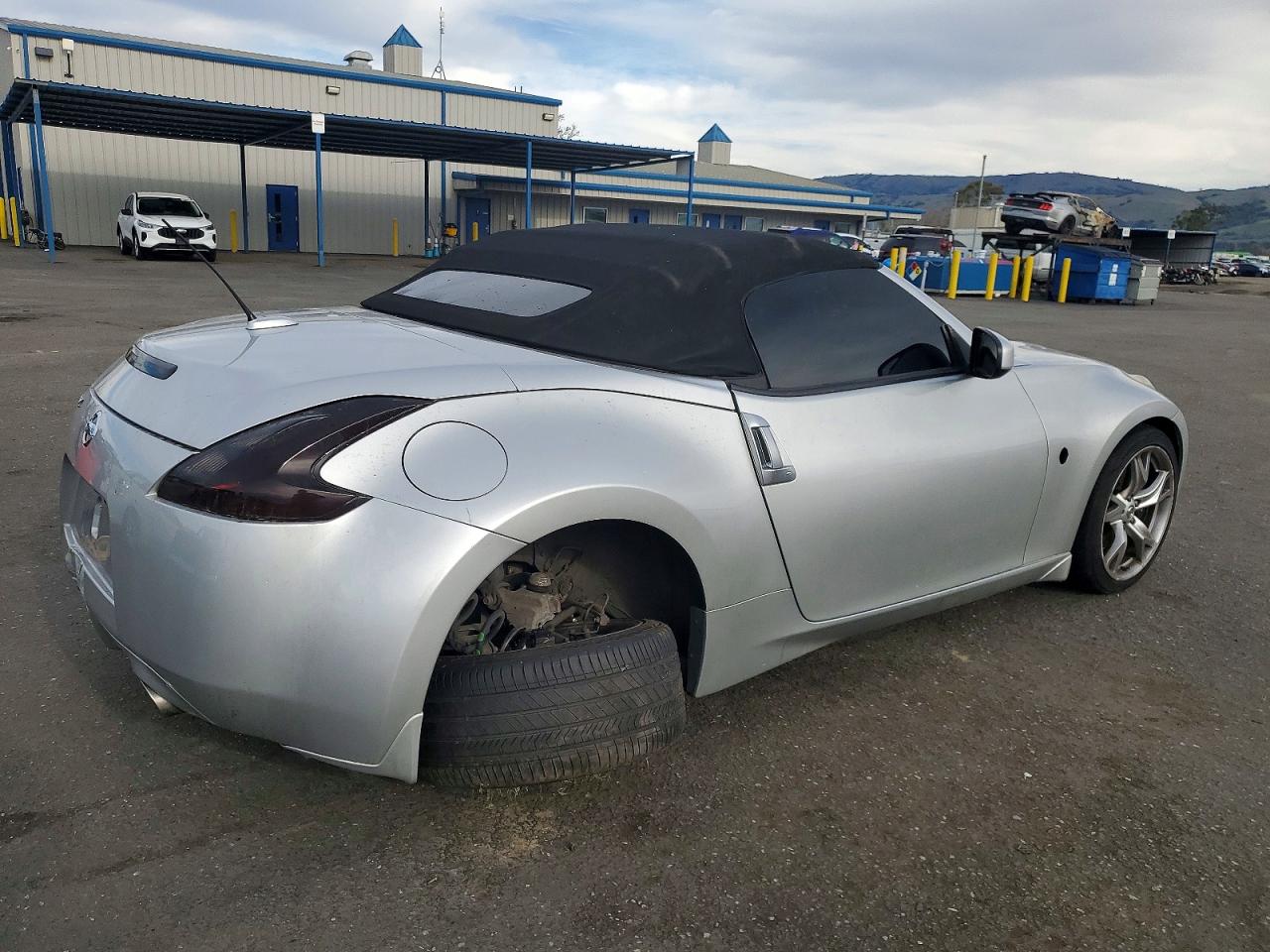 2010 NISSAN 370Z photo 3