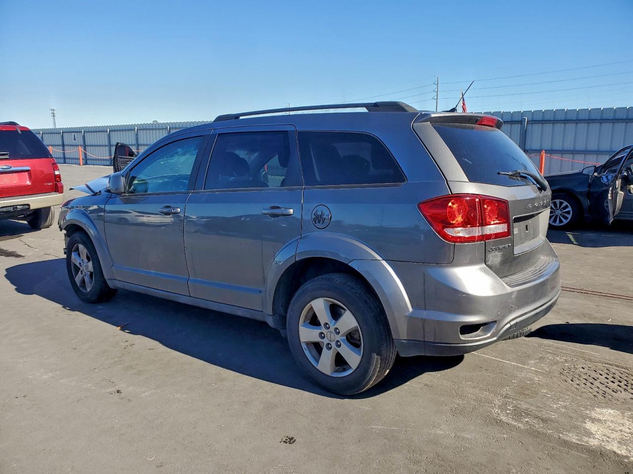 2012 DODGE JOURNEY SXT photo 2