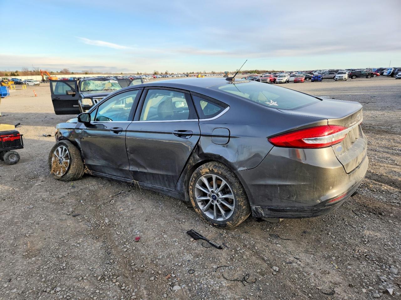 2017 FORD FUSION SE photo 2