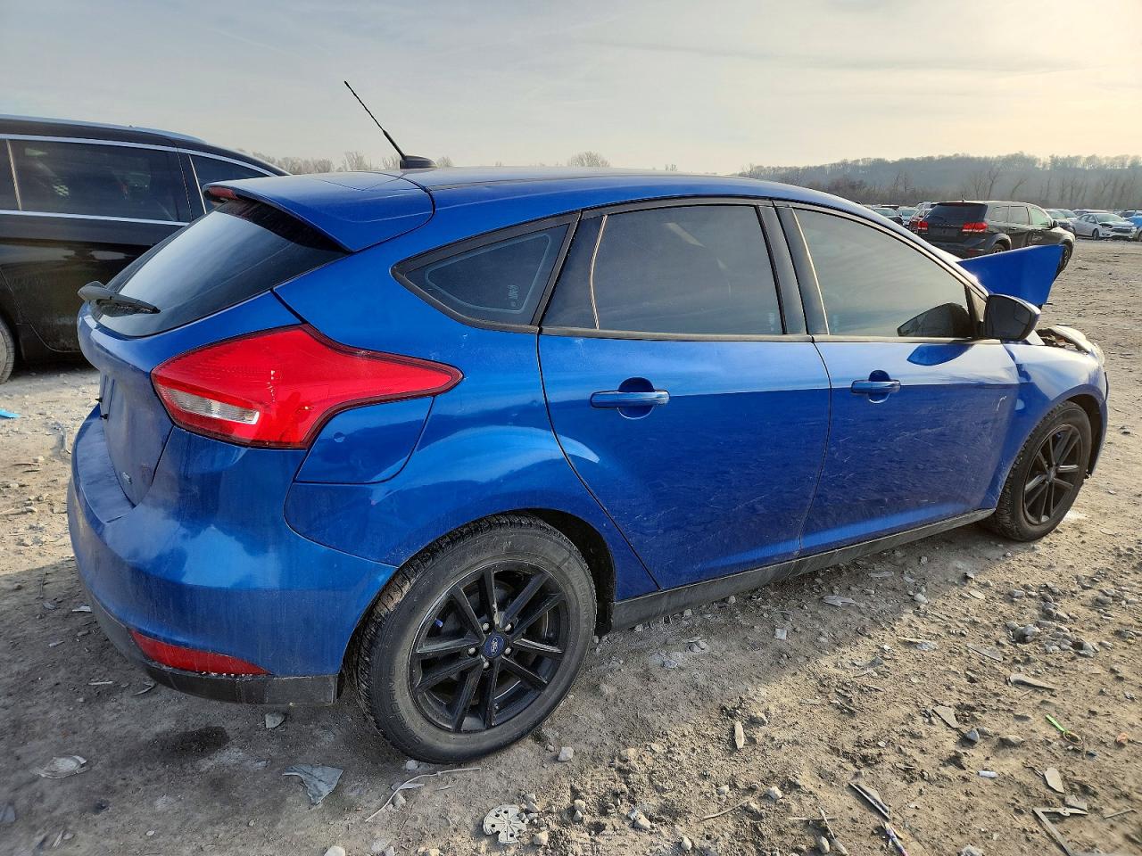 2018 FORD FOCUS SE photo 3