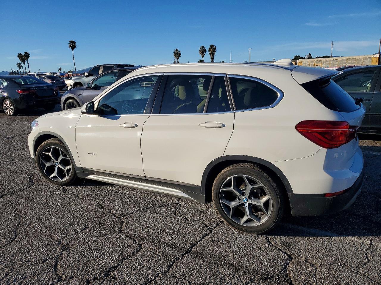2016 BMW X1 XDRIVE28I photo 3
