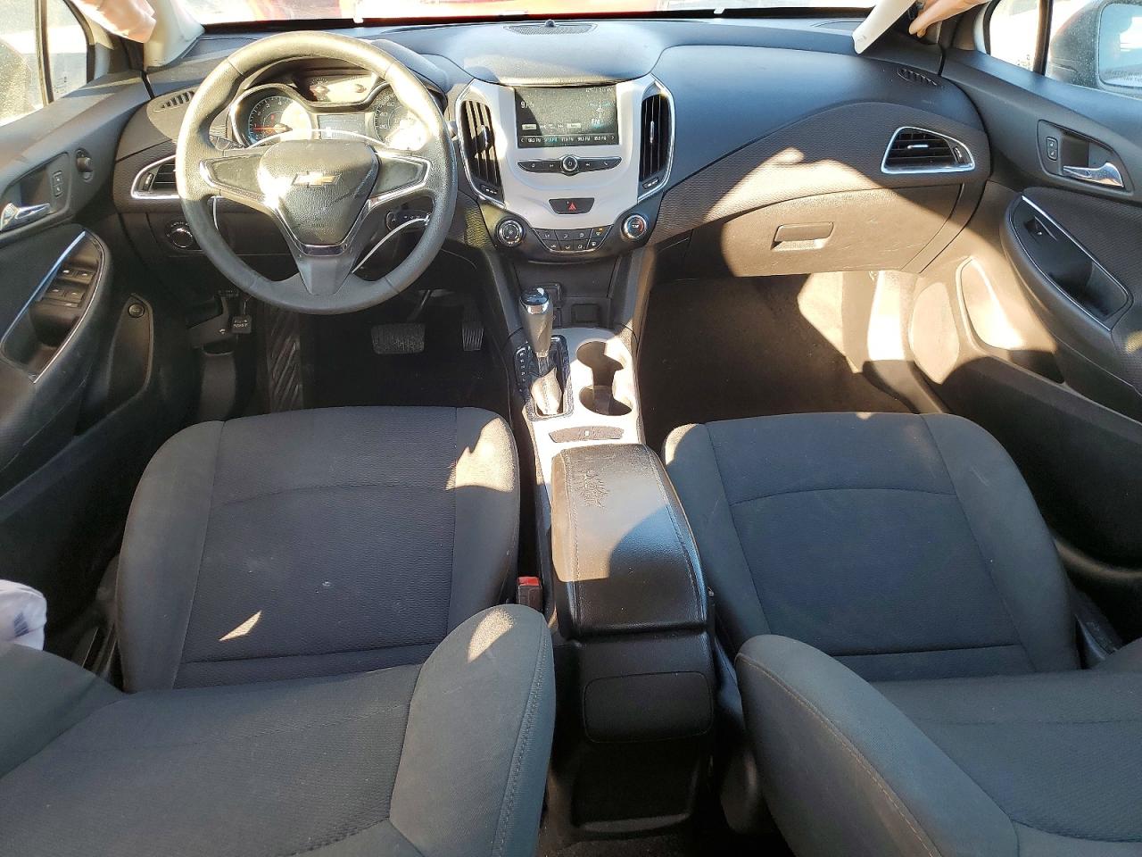 2017 CHEVROLET CRUZE LS photo 8