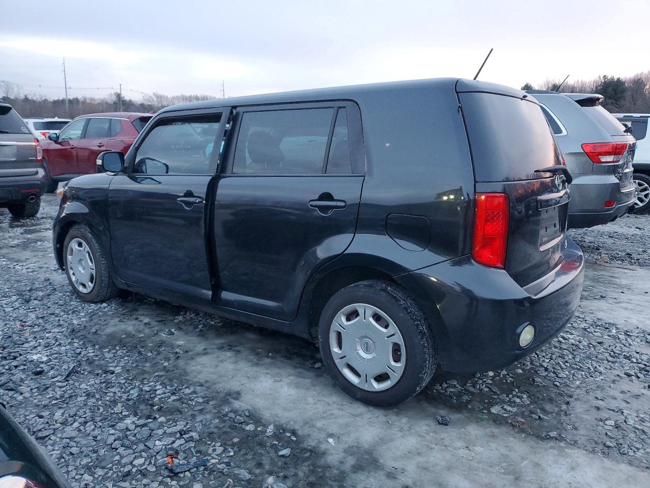 2009 TOYOTA SCION XB photo 2